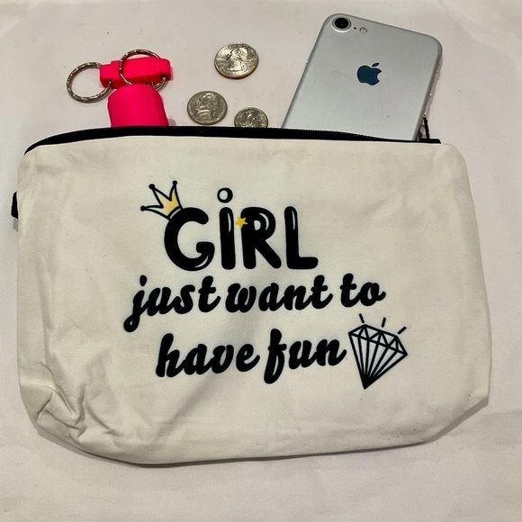 White & Black Polyester Cosmetic Bag / Make-Up Case - Picture 2 of 6